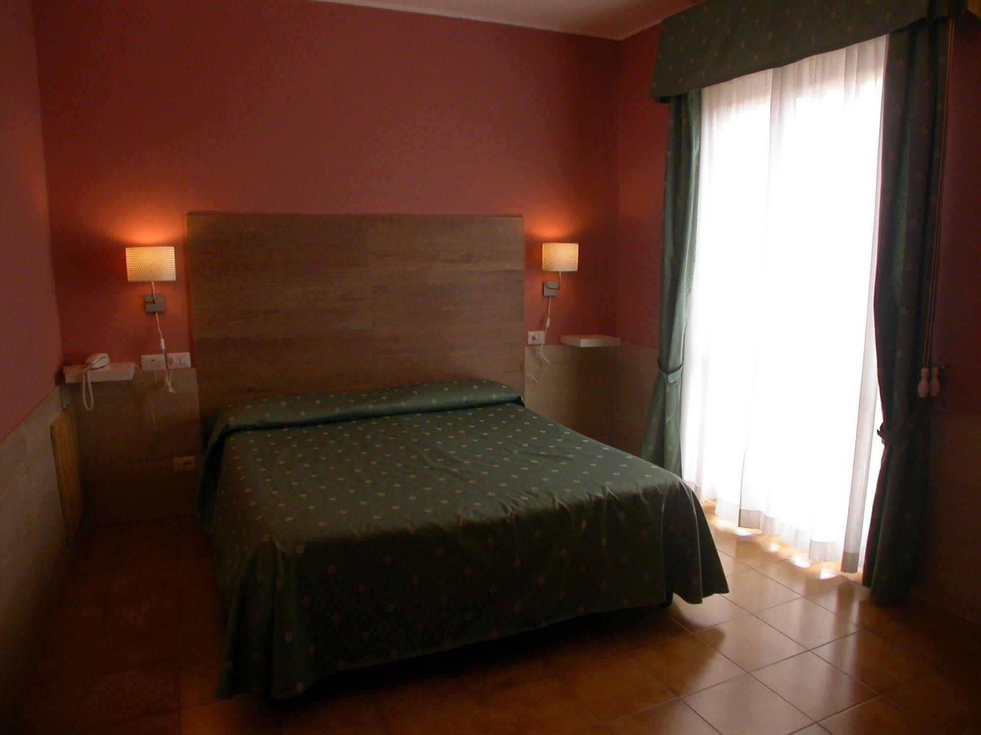 Hotel Il Roscio Attigliano Exterior photo